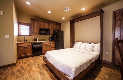 Zion National Park South Entrance Hotel | Experience Comfort and Fun with Pool Near Sorella Gallery
