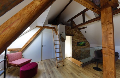 Alzey Apartment | Discover Your Ideal Retreat: Modern Penthouse with Amenities