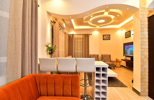 Entebbe Apartment | Relaxing Entebbe Stay: 3 Bedroom Apartment with Pool