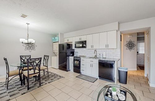 Table Rock Apartment | Entertainer's Landing, Unit 3: Perfect for Families & Pets
