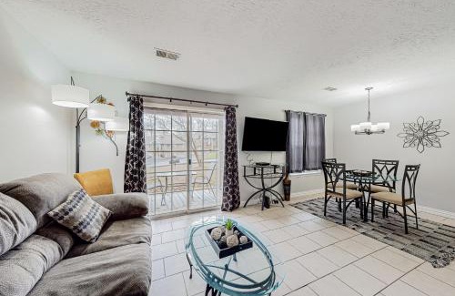 Table Rock Apartment | Entertainer's Landing, Unit 3: Perfect for Families & Pets