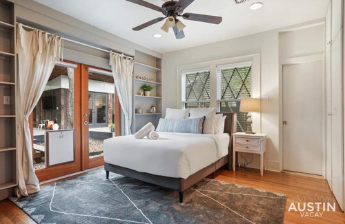 West Campus House | Family-Friendly Retreat with Outdoor Games and Putt-Putt