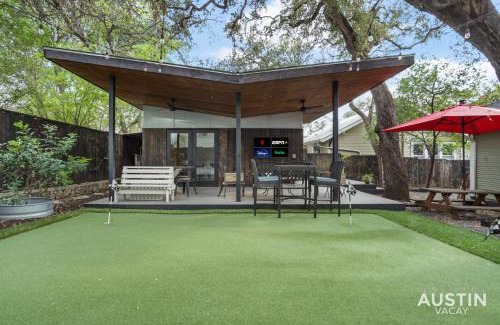West Campus House | Family-Friendly Retreat with Outdoor Games and Putt-Putt