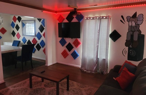 Hampton House | Family-Friendly Retreat with Pet-Approved Amenities