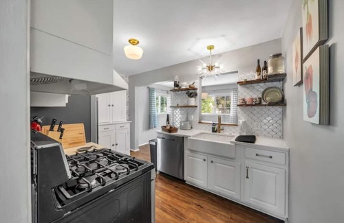 Drayton Plains House | Cheerful Royal Oak Bungalow with Game Room and Pool