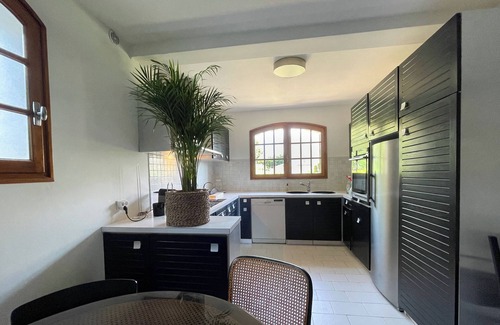 Lattes Villa | Renovated Villa D'Architecte with Spa & Hot Tub Access