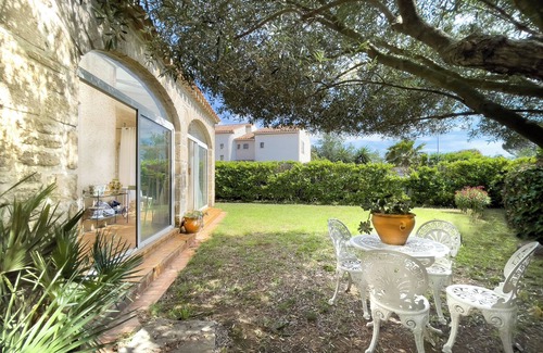 Lattes Villa | Renovated Villa D'Architecte with Spa & Hot Tub Access