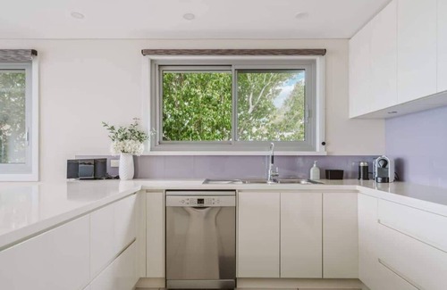 Hyams Beach House | Indulge at Hyams - Guest Rated 10/10 with Ocean Views