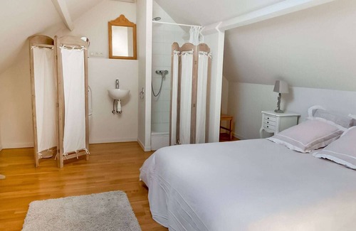 Viroinval House | Inviting Holiday Home in Treignes with Pet-Friendly Amenities