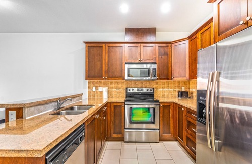 Guildford Apartment | Cozy 1 BD Suite with 2 Bathrooms in Surrey