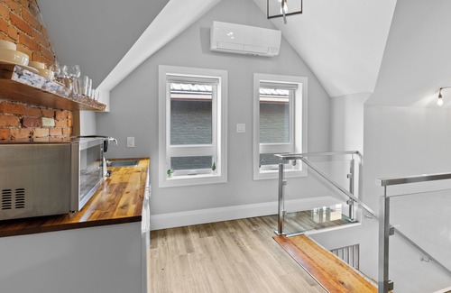 Mount Hope Huron Park Apartment | Top-Floor Retreat: 3 Bedrooms with Child-Friendly Amenities