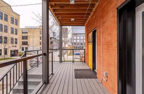 Mount Hope Huron Park Apartment | Top-Floor Retreat: 3 Bedrooms with Child-Friendly Amenities