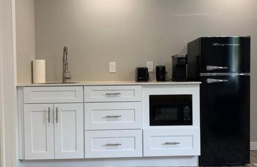 Waterloo Apartment | Cozy One Bedroom with Free Wifi and Parking for Families