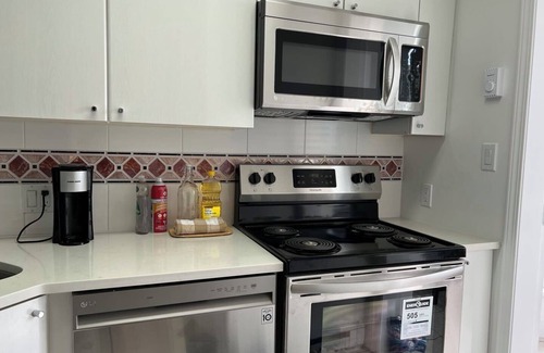 Coal Harbour Condo | Entire 1 Bedroom with View.