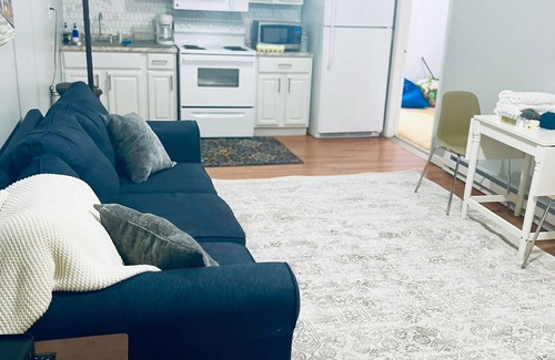Weequahic Apartment | Private 2-Bed Apartment Near NYC and Outlet Shopping