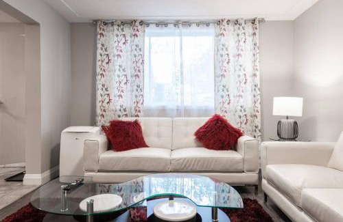 Waterloo Apartment | Cozy 2 Bedroom Apartment in Uptown Waterloo for Families
