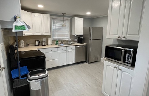 Hyannis House | Cozy 2 Bedroom House with Ocean View in Hyannis