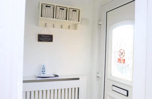 Leeds Apartment | Entire 2 Bedroom House in Leeds City Centre - Free Parking & Free WiFi