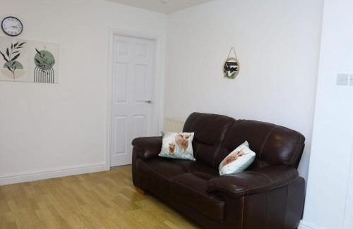Leeds Apartment | Entire 2 Bedroom House in Leeds City Centre - Free Parking & Free WiFi