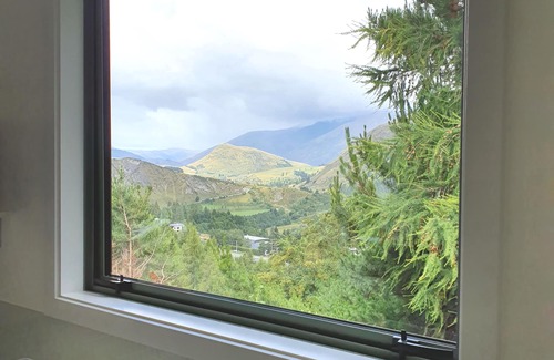 Arthur's Point Ski Chalet | Idyllic 2-Bedroom Chalet with Valley Views & Pool Access
