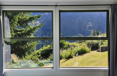 Arthur's Point Ski Chalet | Idyllic 2-Bedroom Chalet with Valley Views & Pool Access