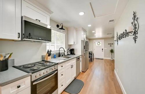 Alpine House | Cozy 2 Bedroom Guest Cottage - Pet and Child Friendly Retreat