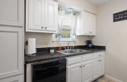 Midlothian Apartment | Family-Owned 2 Bedroom Retreat with Spa and Hot Tub