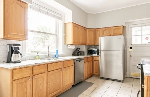 South Evanston House | Whole 2-Flat Available: Enjoy Pet-Friendly Comfort & Spa