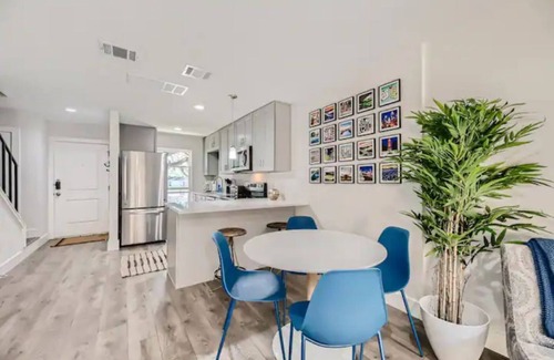 South Lamar Condo | Experience Comfort in a 2-Floor Condo at Heart of ATX