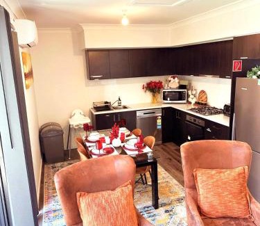 Oran Park Apartment | Cozy 2BR Hideaway: Pet & Child Friendly Retreat