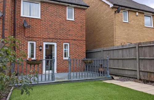 Milton Keynes House | Family-Friendly 3-Bed Home with WiFi and Parking
