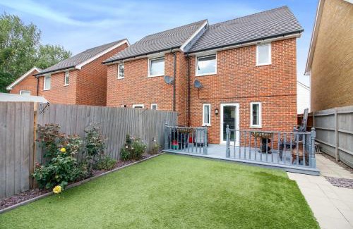 Milton Keynes House | Family-Friendly 3-Bed Home with WiFi and Parking