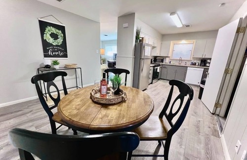Deer Park House | Spacious 3 Bedroom Home in Deer Park with High-Speed Wifi