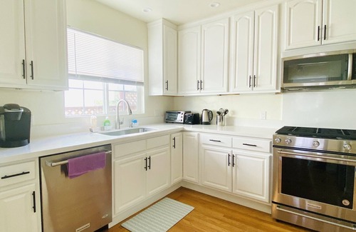 San Bruno House | Family-Friendly 3 Bedroom Home Near SFO with Breakfast