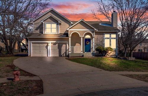 Southwest Topeka House | Perfect 3-Bedroom Home with Pool, Spa & Pet-Friendly Amenities