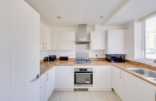 Reading House | Entire 4 Bedroom Guest House In Reading