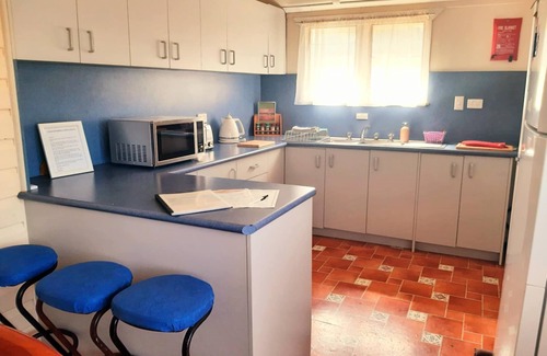 Tambo House | Family-Friendly 4 Bedroom Home with Free WiFi & Foxtel