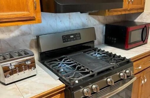 Brownsville House | Perfect 4BR Home with Pool Near Space X & LNG - Rated 10/10