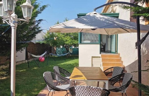 Mitry-Mory Villa | Entire 5-Bedroom Villa – 170 m² – Private Garden – Sleeps 12