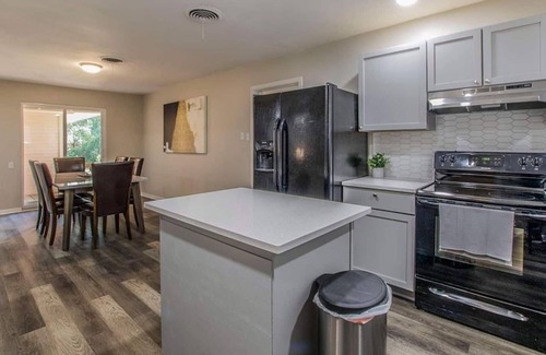 Temple House | Entire 5 Bedroom Home in Temple