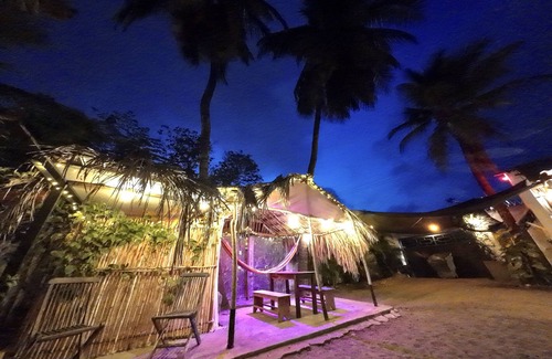 La Boquilla Cottage | Eco-Hut Retreat with Campfire, Steps from the Beach
