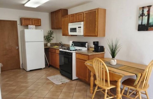 Brookhollow Apartment | Ideal Downtown Apartment with Hot Tub & Spa Amenities