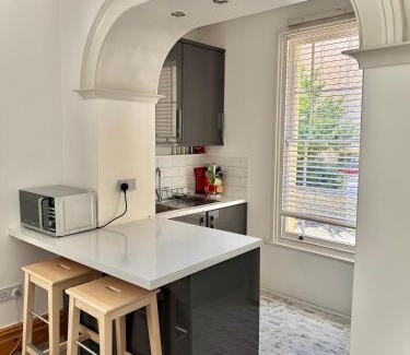 Southville Apartment | Ideal Apartment Near City Centre & Harbourside - 9.5/10 Rating