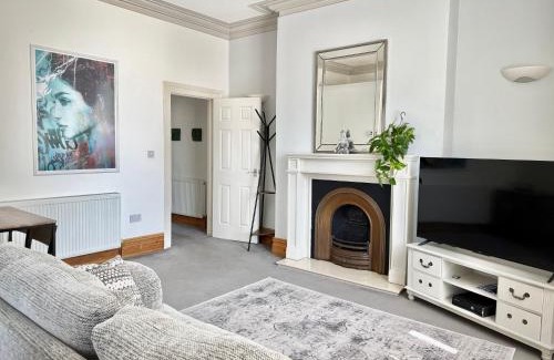 Southville Apartment | Ideal Apartment Near City Centre & Harbourside - 9.5/10 Rating