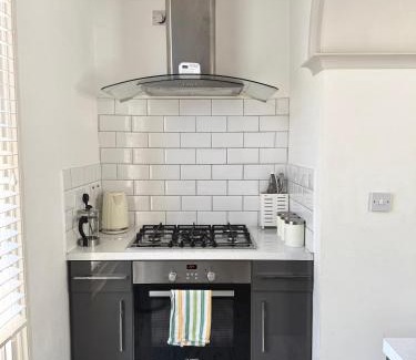 Southville Apartment | Ideal Apartment Near City Centre & Harbourside - 9.5/10 Rating
