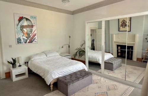 Southville Apartment | Ideal Apartment Near City Centre & Harbourside - 9.5/10 Rating