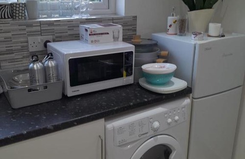 Harrow Apartment | Cozy Apartment for 4 by Sudbury Hill Tube Station