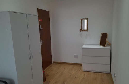 Harrow Apartment | Cozy Apartment for 4 by Sudbury Hill Tube Station
