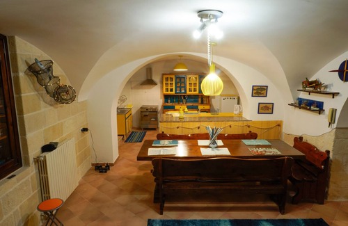 Municipio 4 Apartment | Cozy Apartment with Free Wifi & Pool Access - Guest Rated 9.6