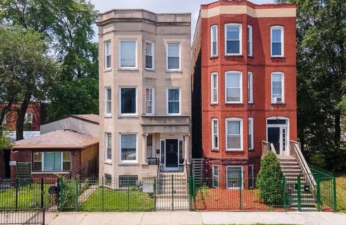 Washington Park Apartment | Cozy Apartment in Chicago with Pool and Pet-Friendly Perks